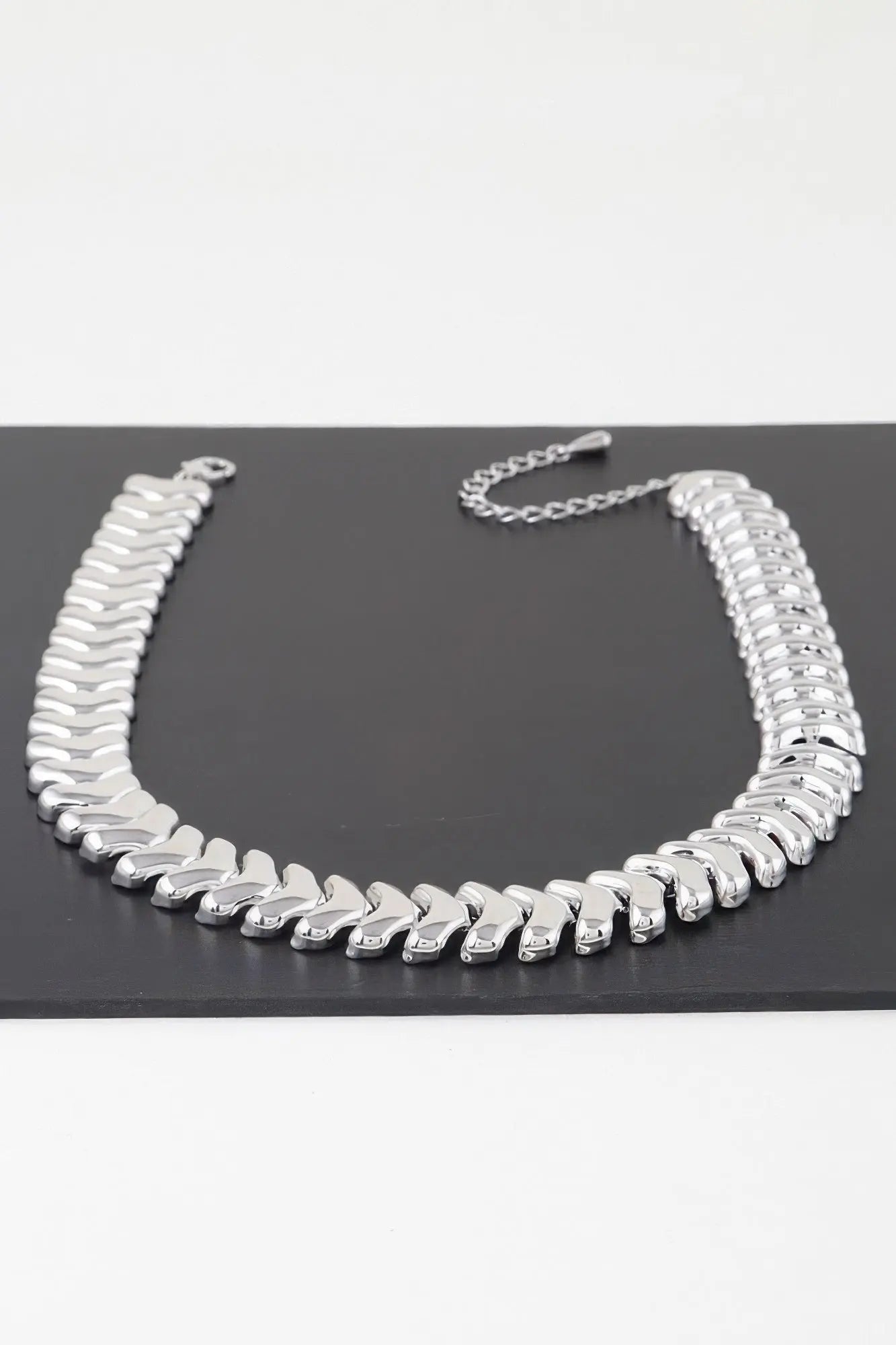 Shiny Arrow Chain Choker Necklace - Couture Envy