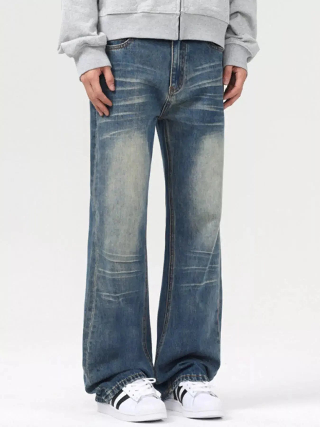 Men’s loose fit vintage wash jeans – side angle