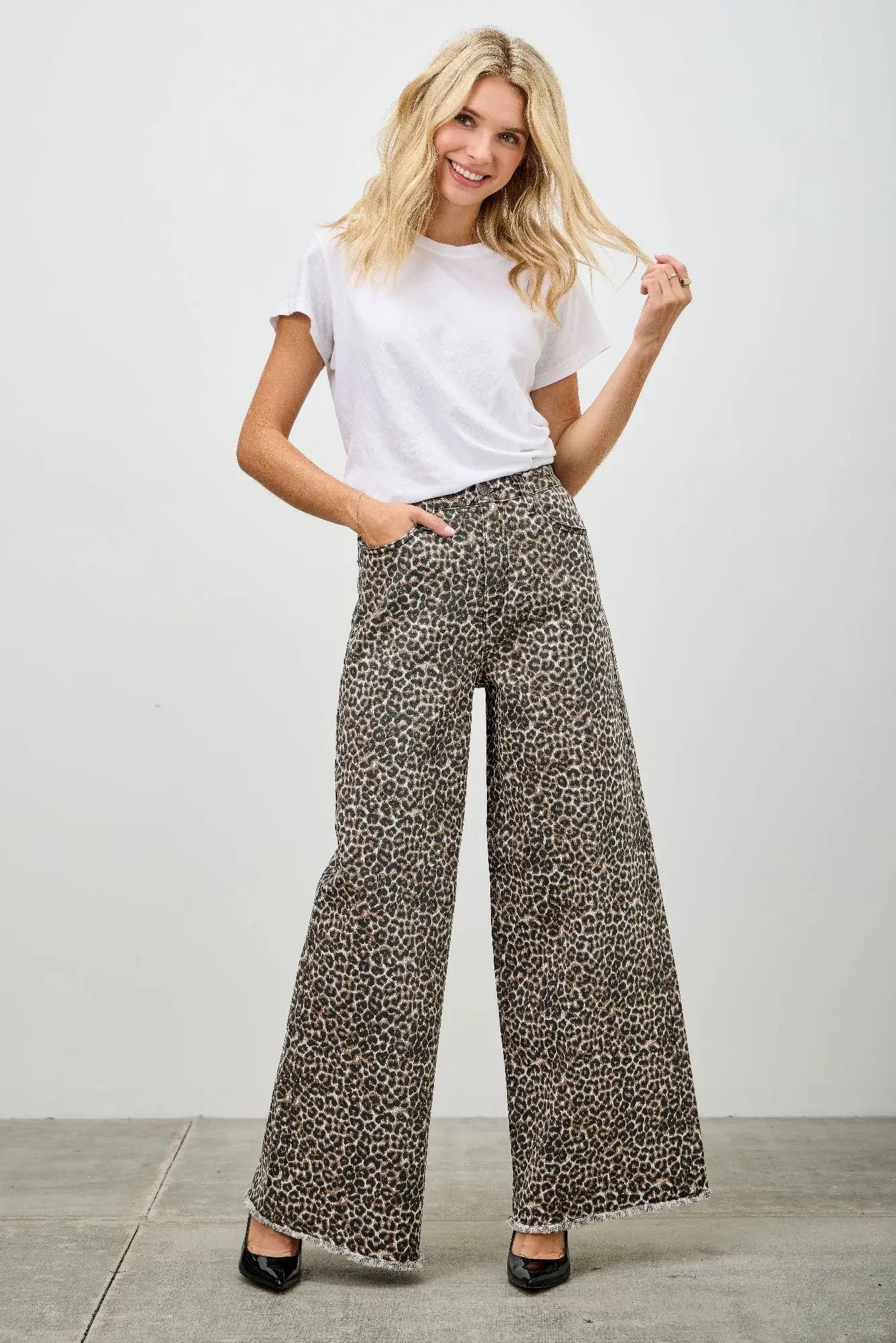 Plus size statement leopard denim outfit styling