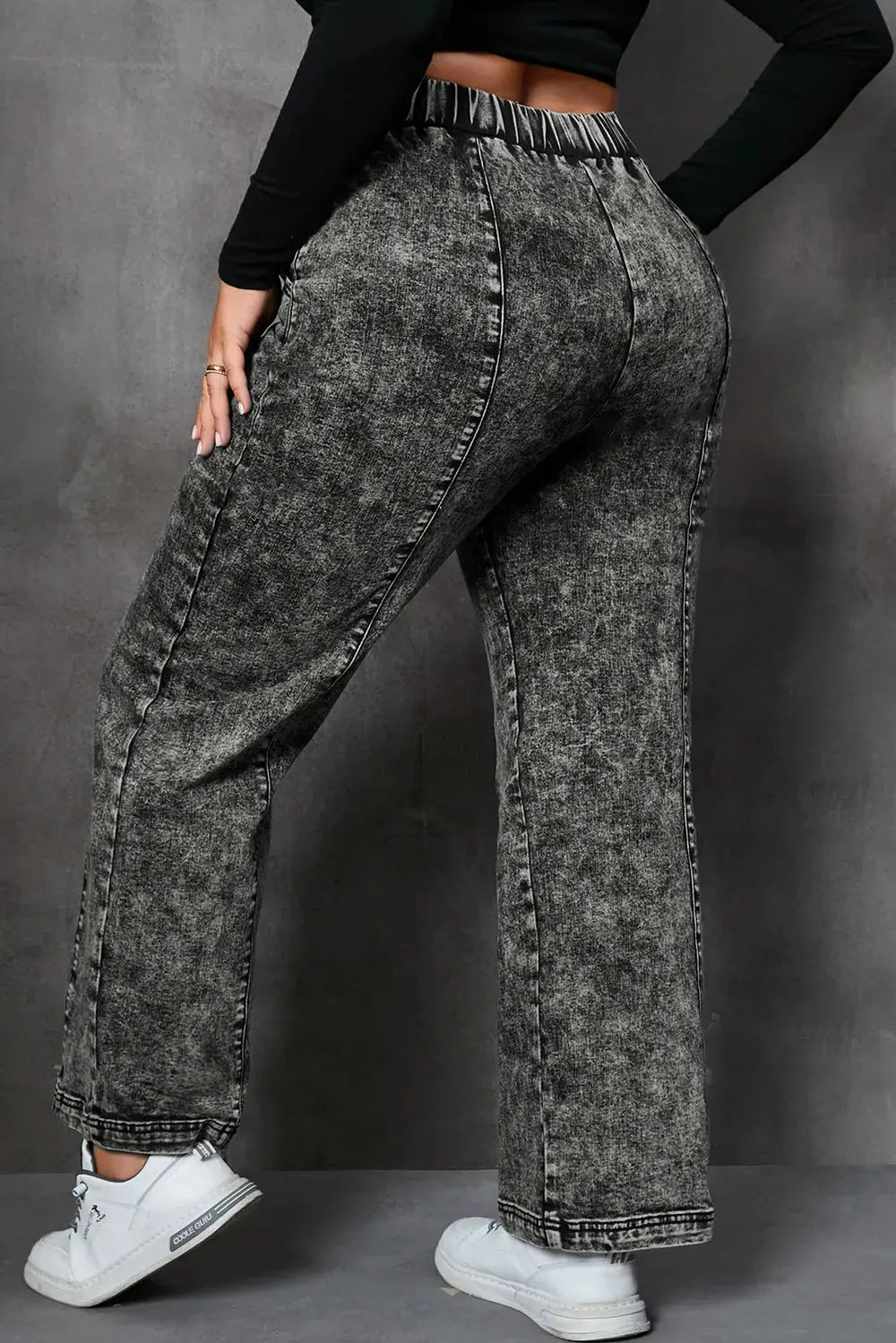 Back view of casual plus size drawstring pocketed straight jeans.
