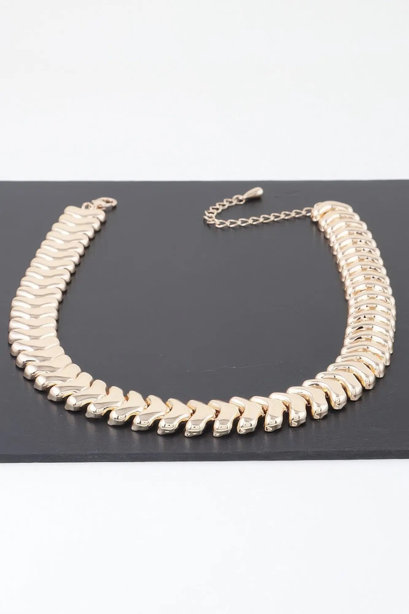 Shiny Arrow Chain Choker Necklace - Couture Envy